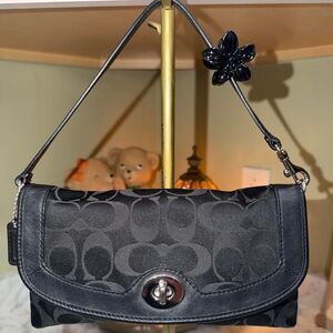 Vintage Coach Bag | Y2K
F59008 2007